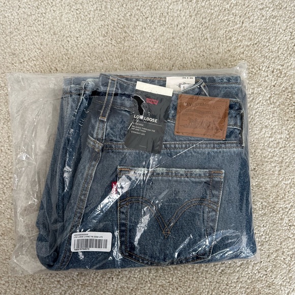 NWT Levi’s premium low loose size 26 good life dark wash - Picture 3 of 5
